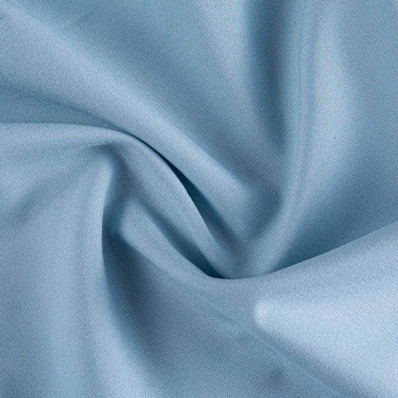 Tissu teint en polyester bleu ciel doux et délicat