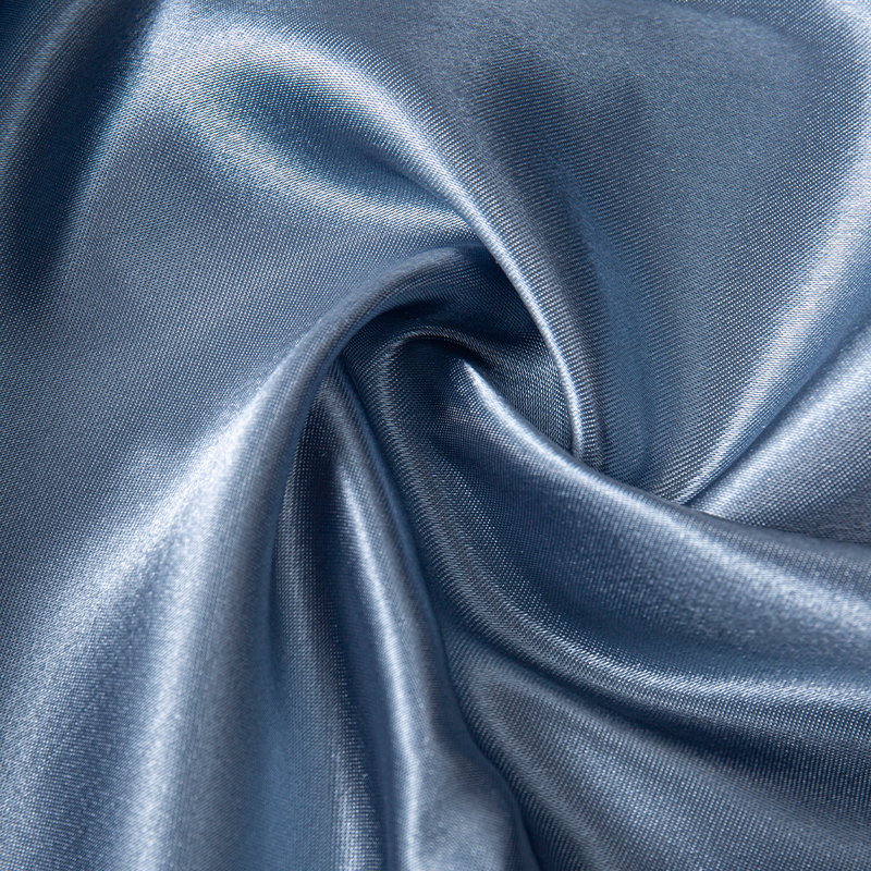 Tissu satiné soyeux pour robes élégantes