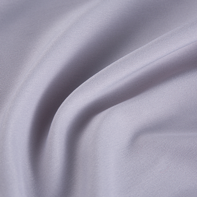 Tissu teint en polyester gris clair infroissable