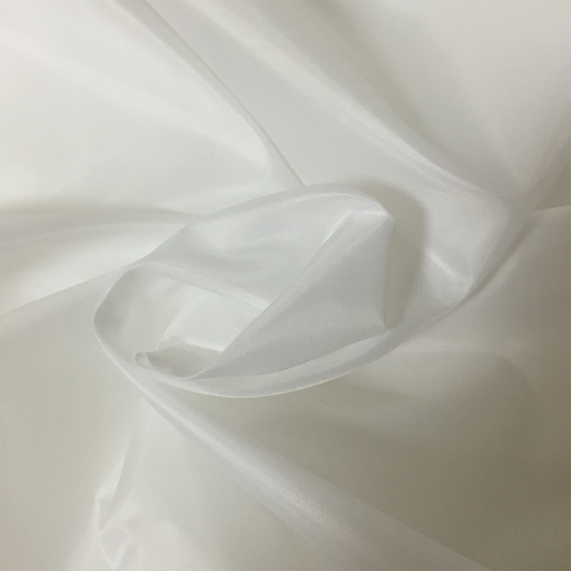 Tissu en taffetas de polyester doux de couleur unie