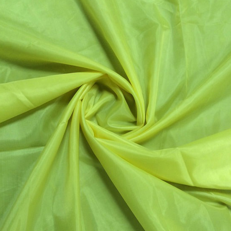 Tissu de doublure en polyester taffetas lisse et croustillant